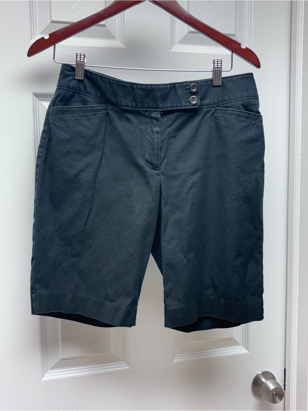White House Black Market Slim Bermuda Shorts | Women’s Size 8 | Black